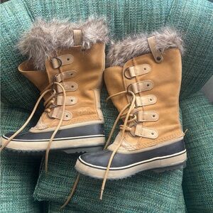 Worn once - Sorel fur-lined lace up winter boots